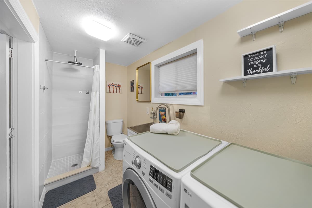 Bathroom/Laundry Area
