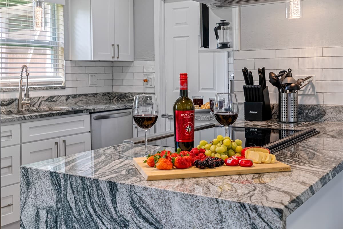 Share great stories with family and friends while preparing amazing meals in this lovely dining area! This is the best time to catch up! Inquire now!