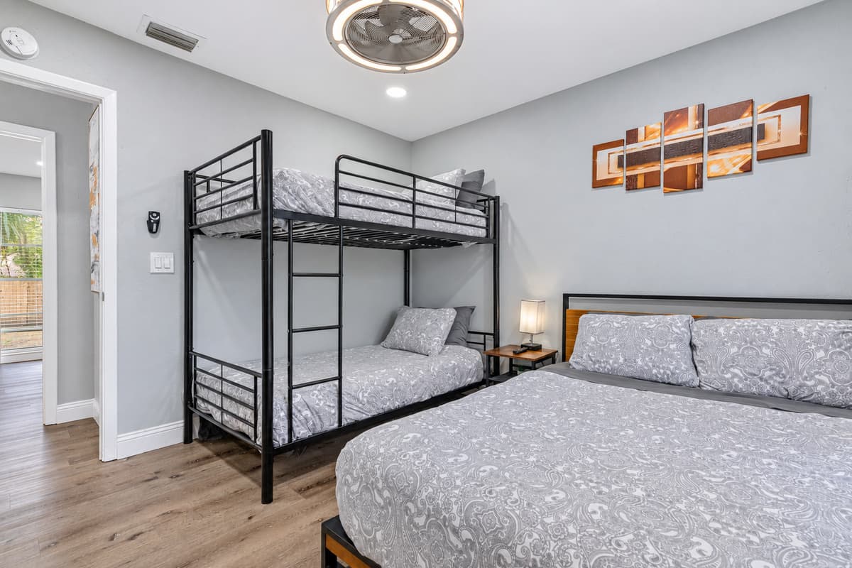 Lovely bedroom that has queen size bed, single bunkbed, drawers and a smart TV. Perfect for family with kids or an inseparable group of friends. Id you think this property suits your needs, send us an inquiry as soon as possible!