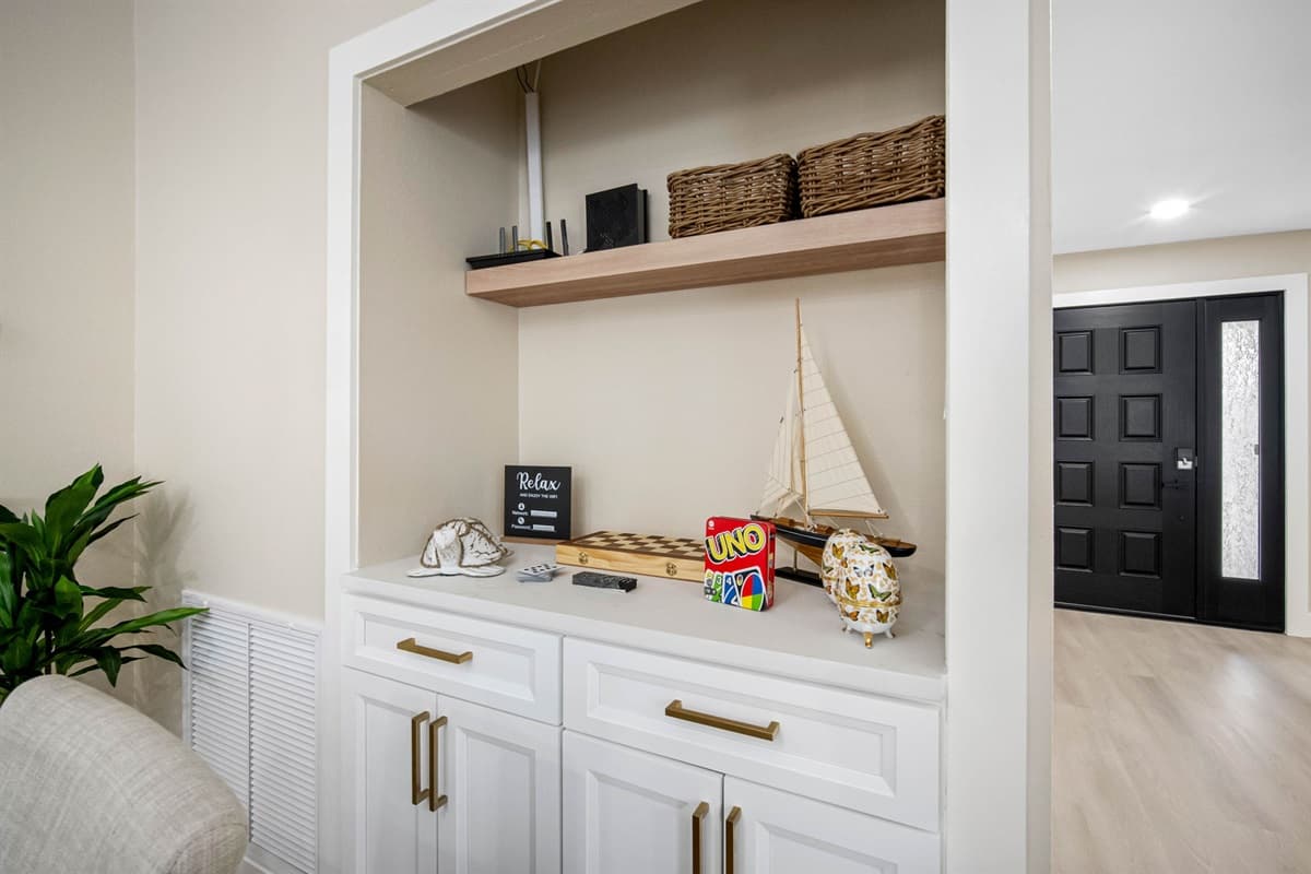 Minimalist décor and natural tones bring a calm, beach-inspired feel to every meal.