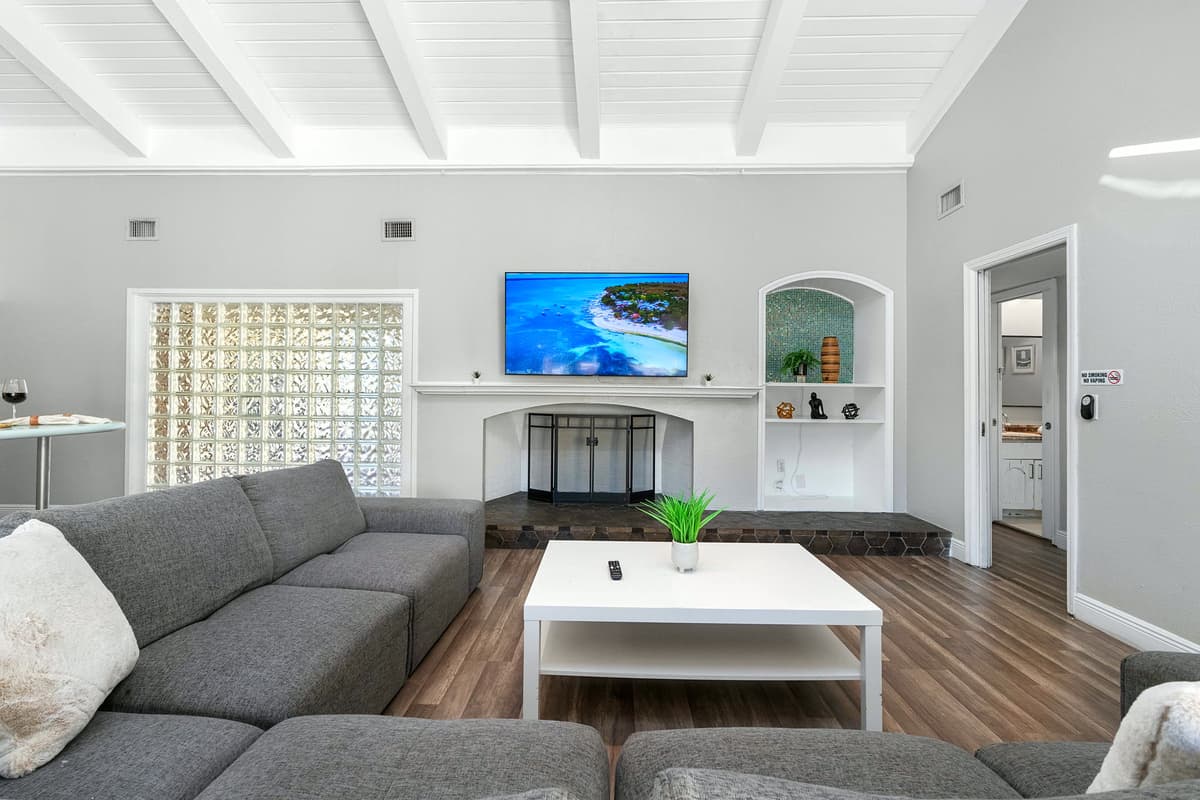 With clean lines, neutral tones, and a touch of modern charm, this living space offers a sense of calm and sophistication.