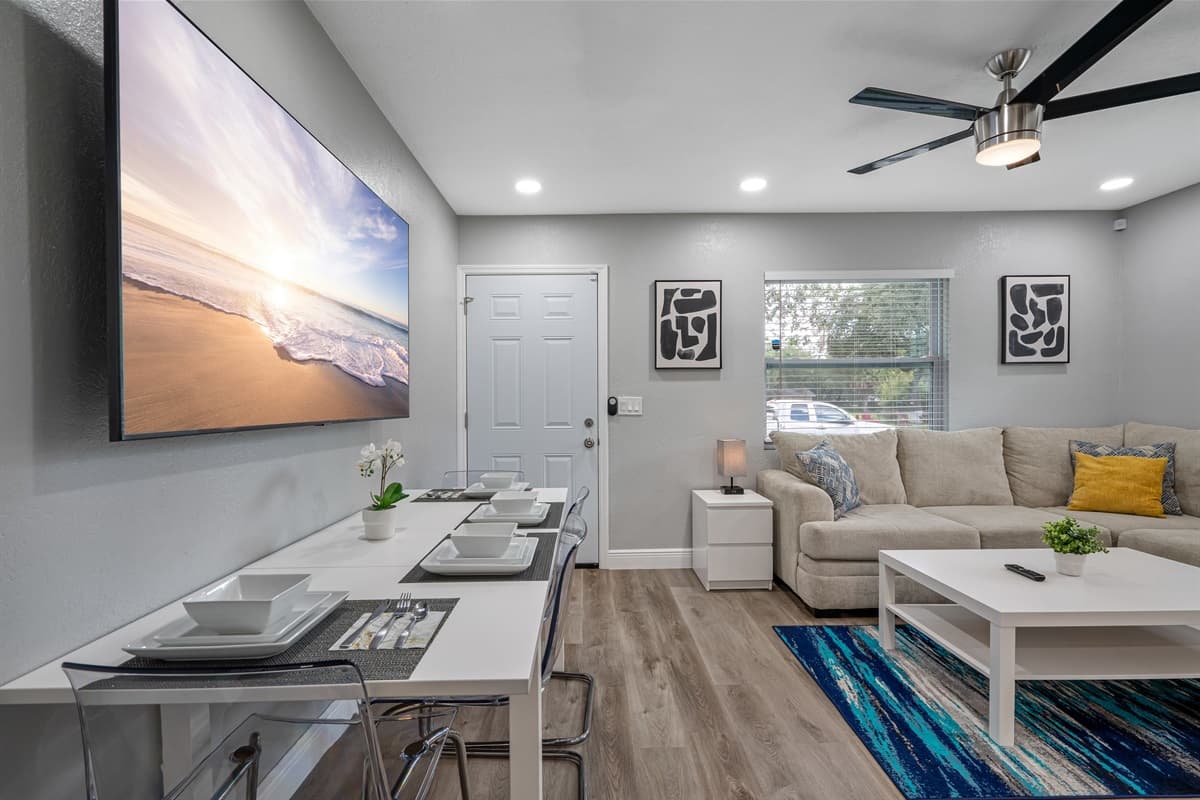 Our beautiful living area has a smart TV and a comfortable and modern L-shaped couch. So you don't have to worry about missing an episode of your favorite series while on vacation while relaxi