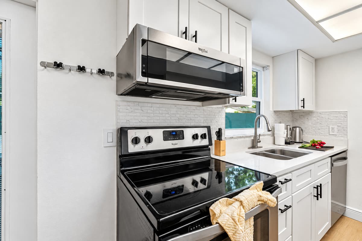 Equipped with a full stove, microwave, and dishwasher, you’ll have everything you need to whip up your favorite meals.