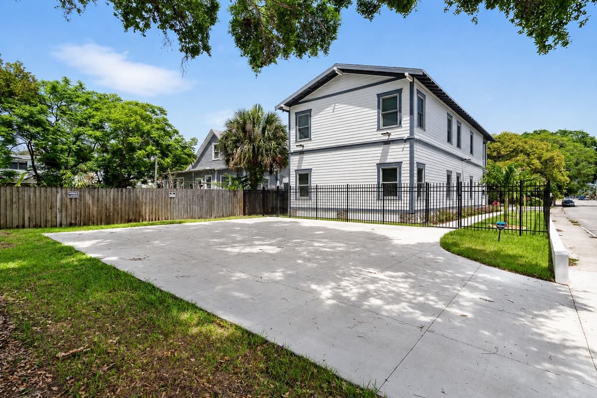 Wide parking area at the back of the property area that is equipped with CCTV cameras to ensure your safety during your stay. Don't hesitate to send us a message! Book now!