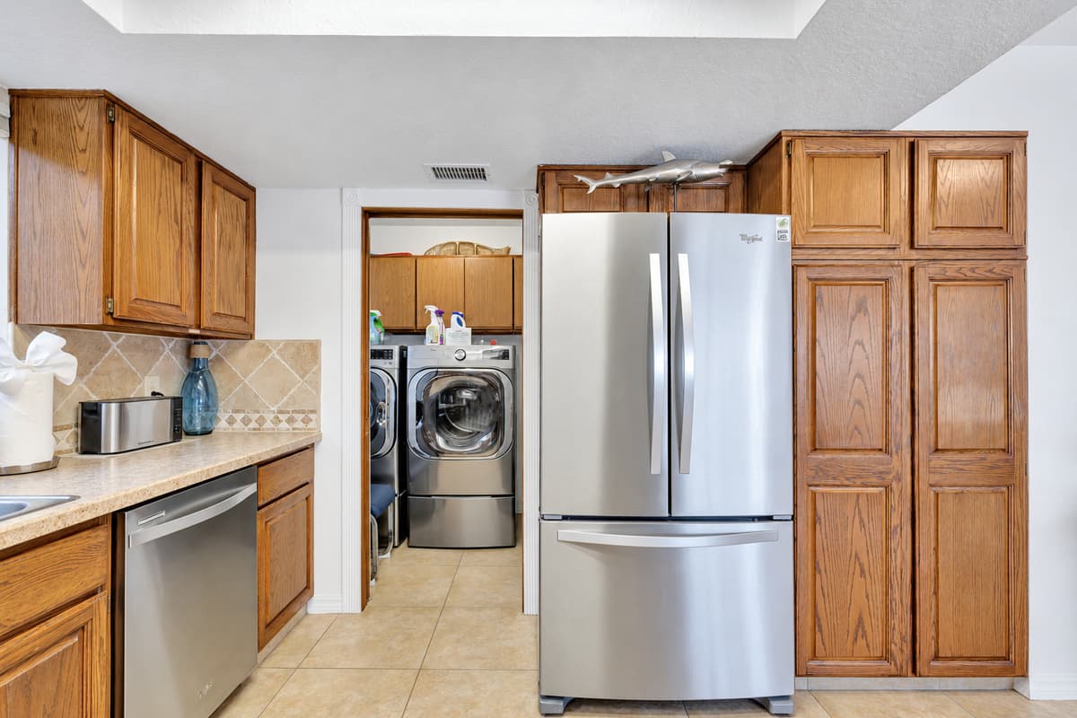 In our complete kitchen, every detail has been thoughtfully curated to enhance your cooking experience.