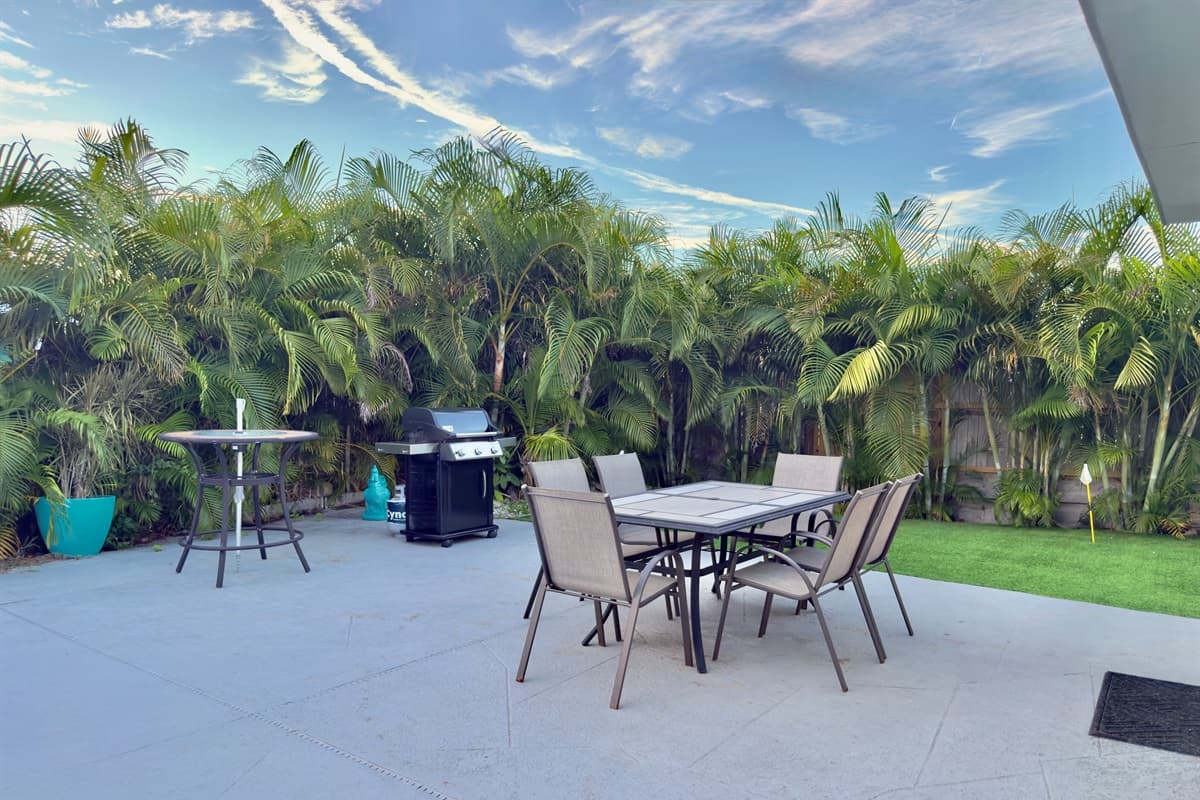 This backyard transforms every moment into vacation mode—from lounging to grilling.