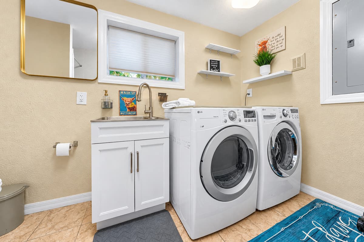 Bathroom/Laundry Area
