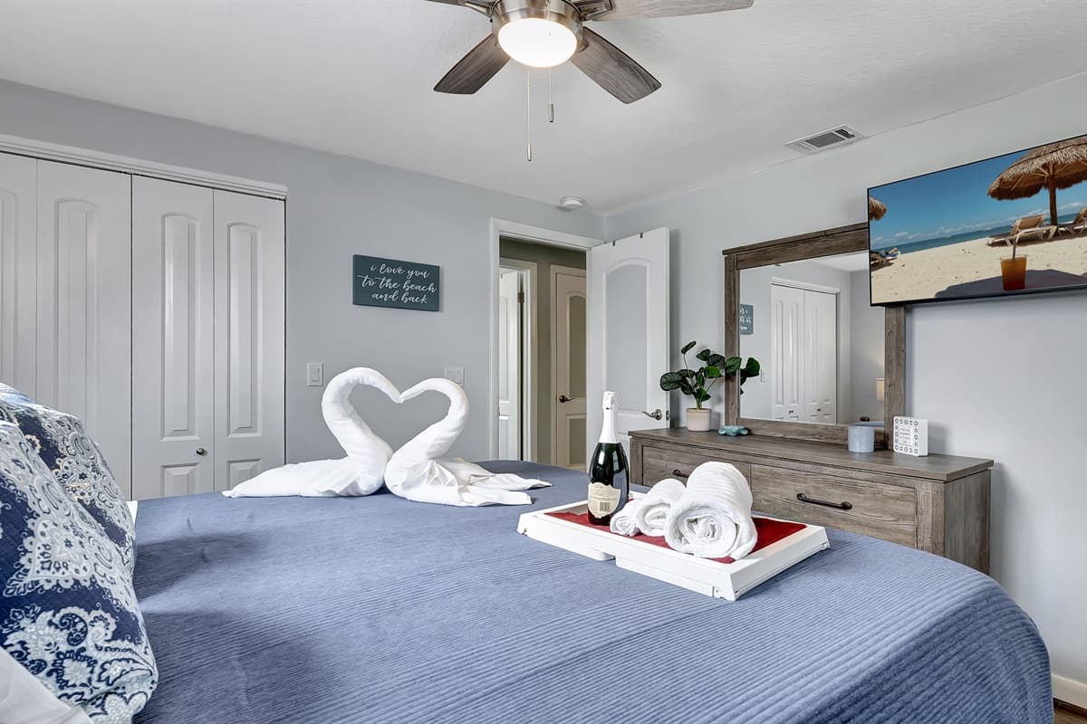 Our king size bed offer you the ultimate in comfort and space to stretch out. 