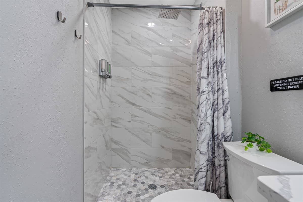 Great bathroom with toilet, sink and shower and bathtub combo. Feel fresh and clean after a long day of travel from your home to your home away from home. If you are interested in this property, send us an inquiry now!