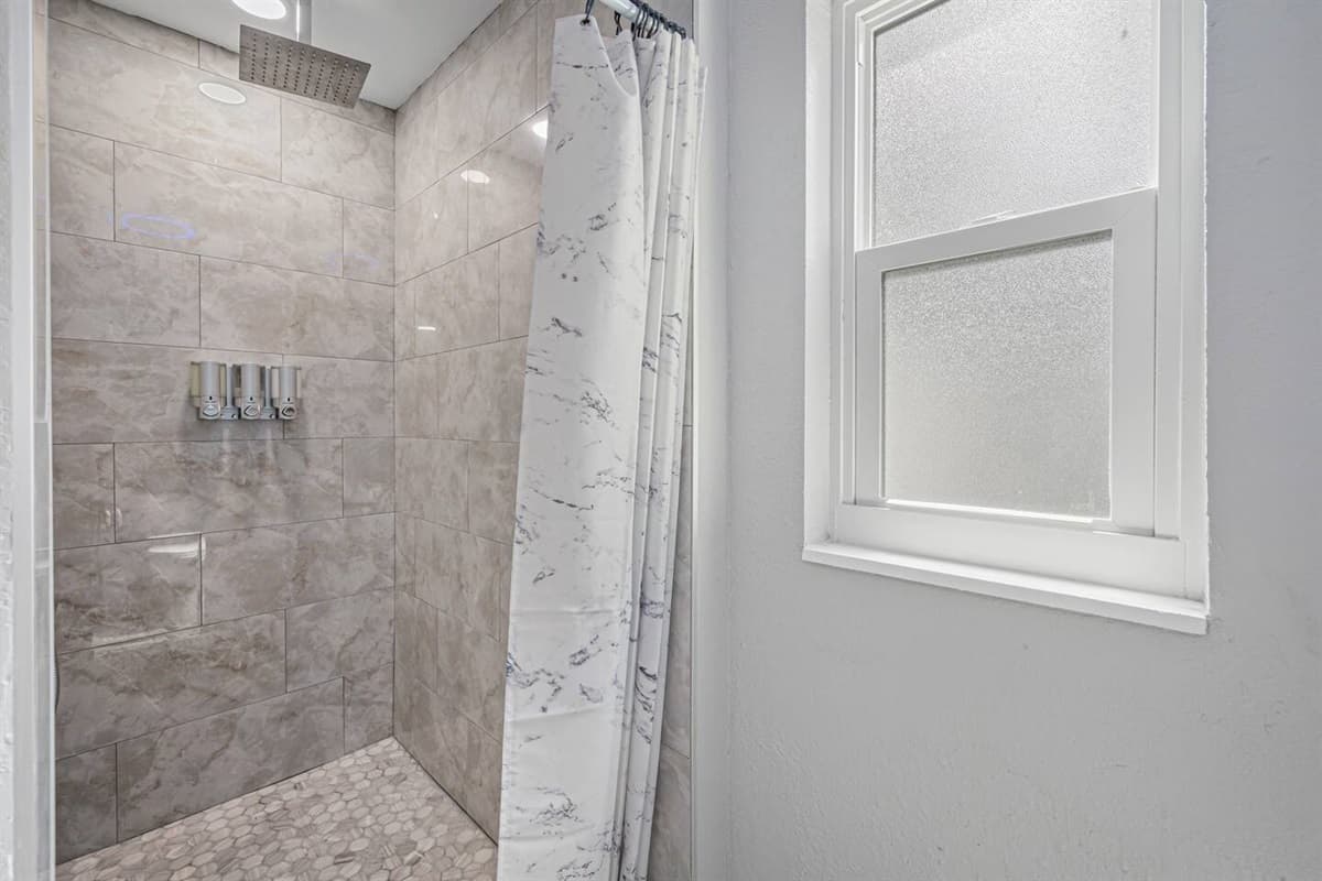 Impeccable bathroom with beautiful sink, walk in shower and toilet. Feel clean and fresh after a long day full of activities! Send us a message now!
