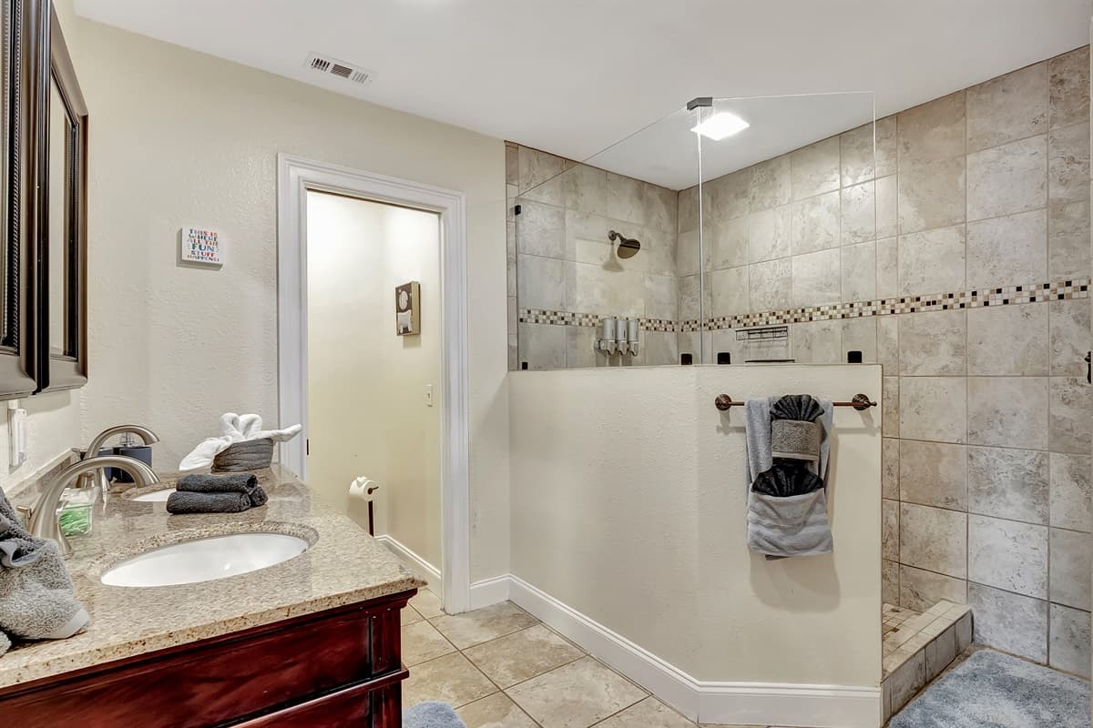 Step into a realm of refined tranquility and elevated indulgence with this stylish and welcoming bathing space.