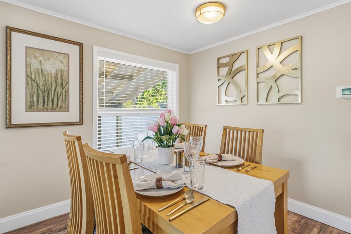 Bright and inviting dining area ideal for shared meals and gatherings.
