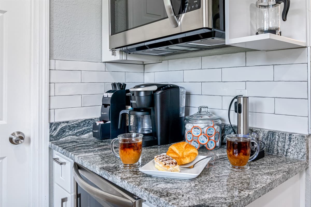 Have coffee/ tea all day any day during your stay! We have a coffee counter ready for you once you arrive! To all the coffee lovers out there, book this property now!