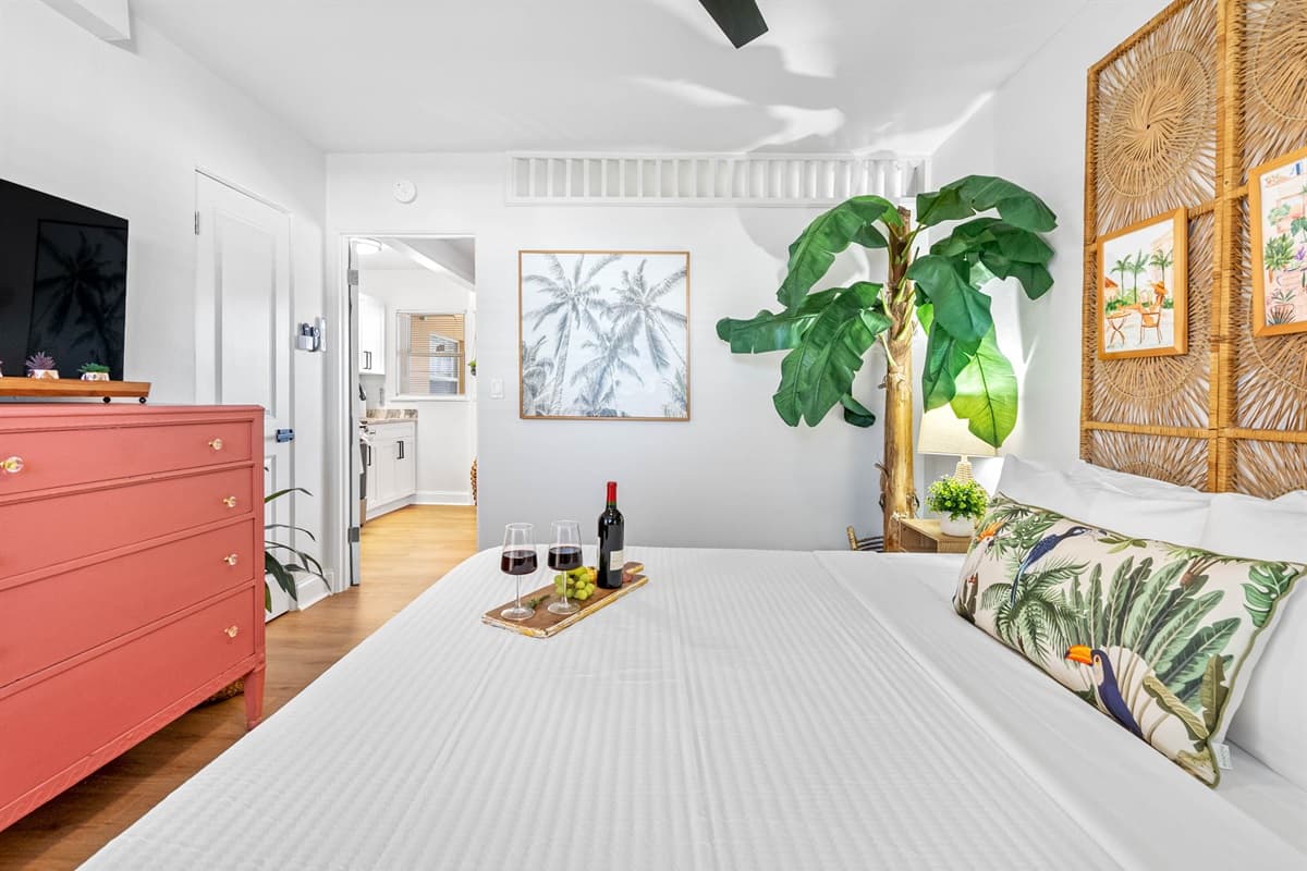 Regal luxury wraps you in a cocoon of comfort for nights of sublime repose and dreams bathed in bliss.