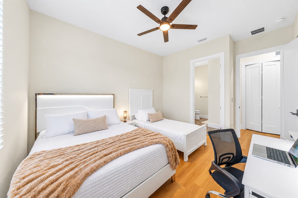 Queen, twin, desk, closet. Nothing missing. Soft throws, a ceiling fan, a full desk with laptop space, and a closet to actually unpack. Settle in for a week like it's your own room instead of living out of a suitcase.