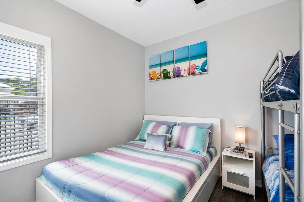 Incredible bedroom that has queen size bed, single bunkbed, drawers and a smart TV. Great for family with kids or an inseparable group of friends. If you think this property suits your needs, send us an inquiry as soon as possible!