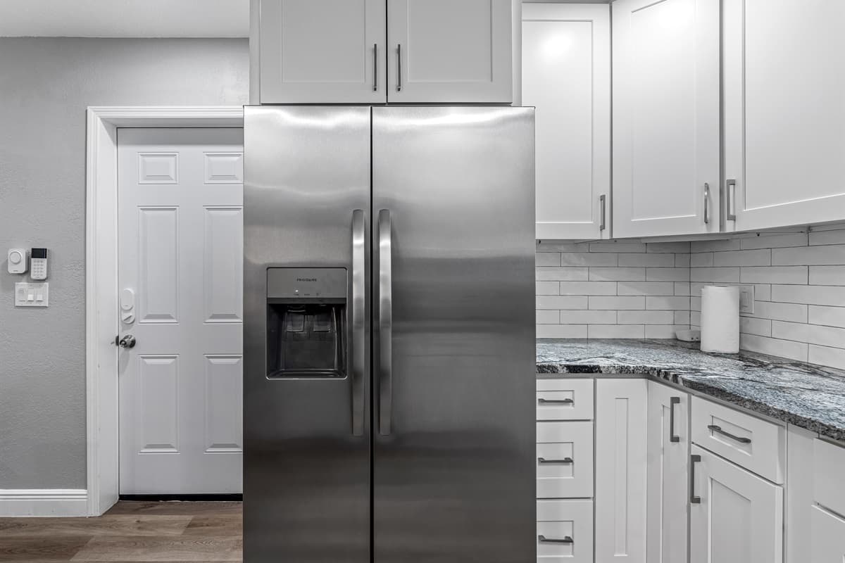 This beautiful property has a huge modern refrigerator to store foods and beverages. So no need to worry about where to store foods you've prepared for the entire trip. If you think this property suits your needs, send us a message now!