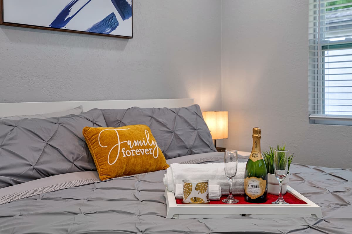 Feel safe and comfortable during your stay while making beautiful memories with family and friends. This comfortable bedroom has a queen size bed, drawers, and smart TV. Don't hesitate to send us an inquiry about the property now!