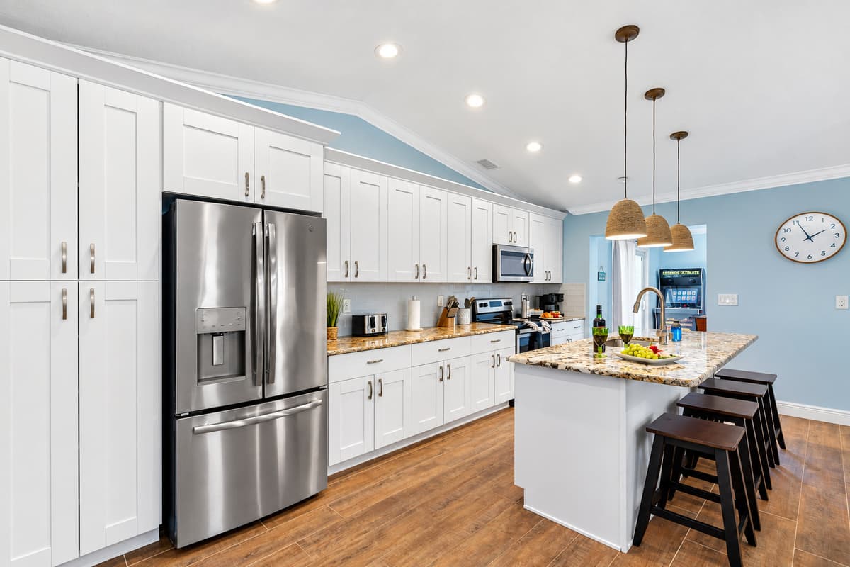 This space is outfitted with brand-new, state-of-the-art appliances that elevate your cooking experience to new heights.