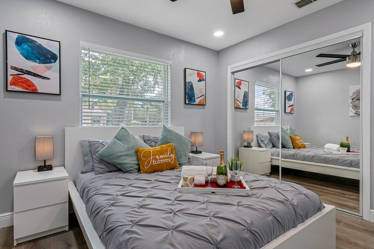 Elegant bedroom with queen size bed, smart TV and full sized mirror closet. Enjoy the comfort while staying at your home far from home. Do you love what you see? Don't think twice and send us an inquiry as soon as possible!