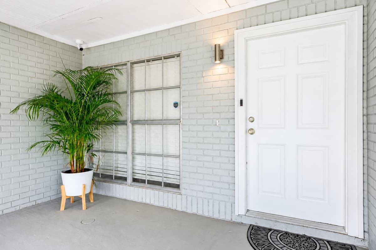 Feel welcomed as you enter our beautiful front porch once you've reached our property. Bring the entire family and friends to create beautiful memories. If you like this property, send us an inquiry now!