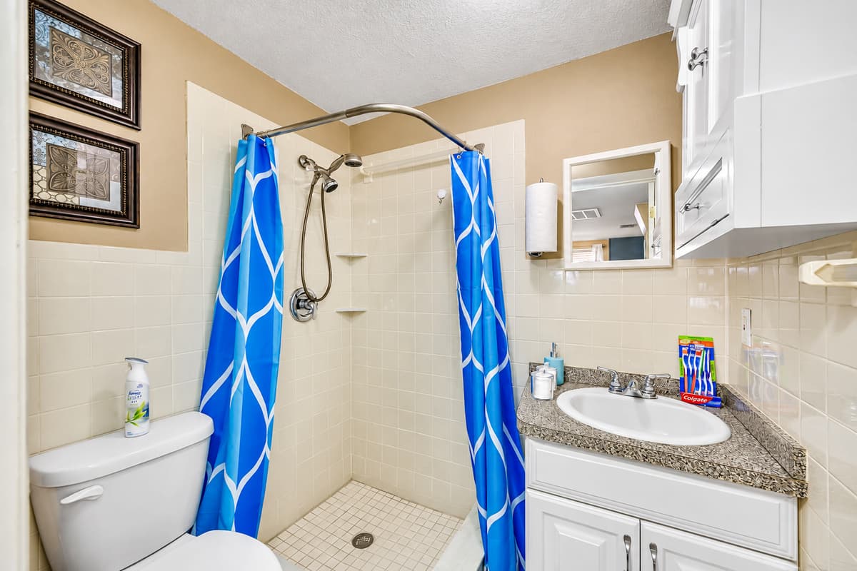 Great bathroom with toilet, sink and walk in shower. Feel fresh and clean after a long day of travel from your home to your home away from home. If you are interested in this property, send us an inquiry now!