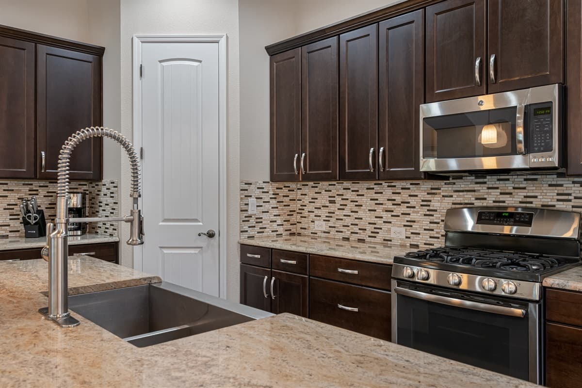 Let the inner chef in you enjoy our beautiful and fully equipped kitchen. spacious enough where you and loved ones can help each other make your favorite meals. If you like this property, send us an inquiry now!