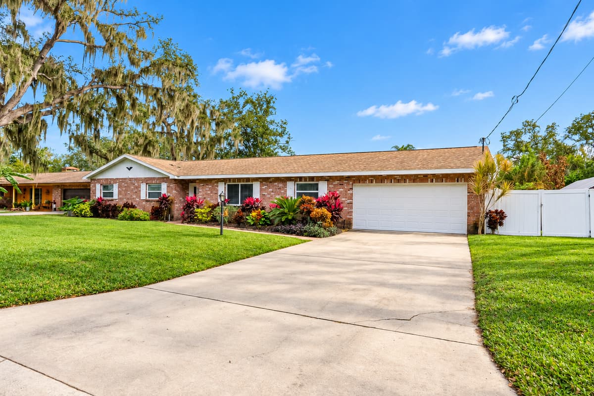 Spacious Driveway