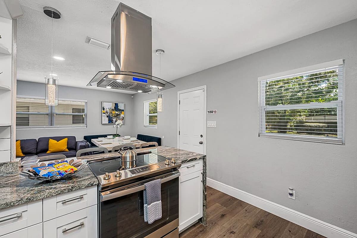 Don't want to miss a detail about a family or friend's story? Our open kitchen concept will never disappoint! Continue the interaction while preparing the meal everyone is waiting for! If you are interested in this property, send us an inquiry now!