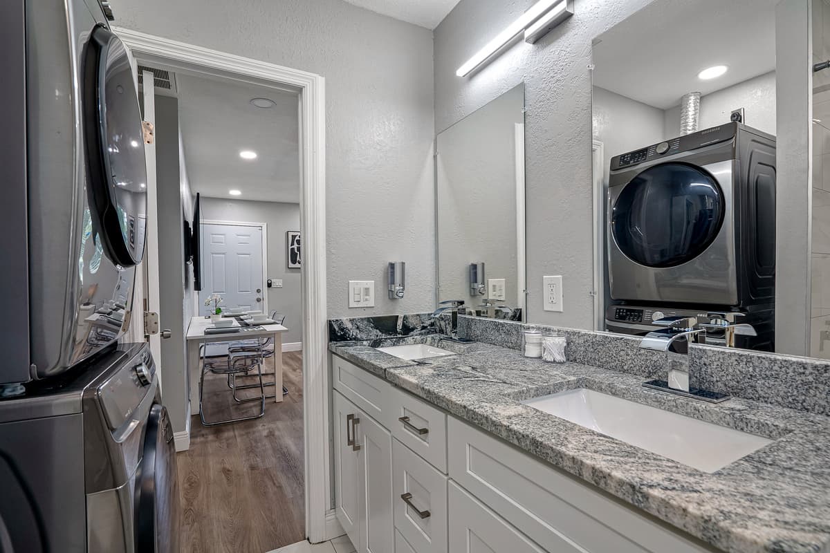 Feel at home in this lovely property equipped with everything you'll need during your stay! If you like what you see, send us a message now!