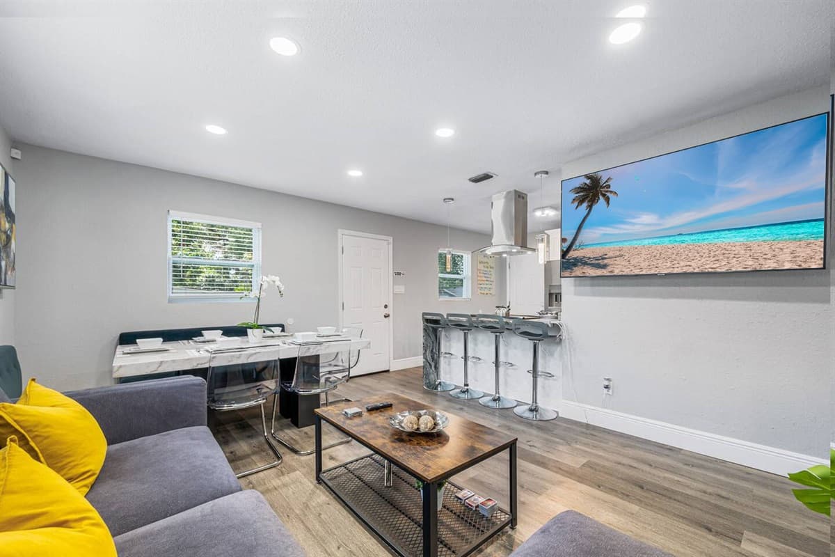 Watching a series and don't want to miss an episode? We got you! Our beautiful living area has a smart TV and a comfortable and modern L-shaped couch. Send us a message now!