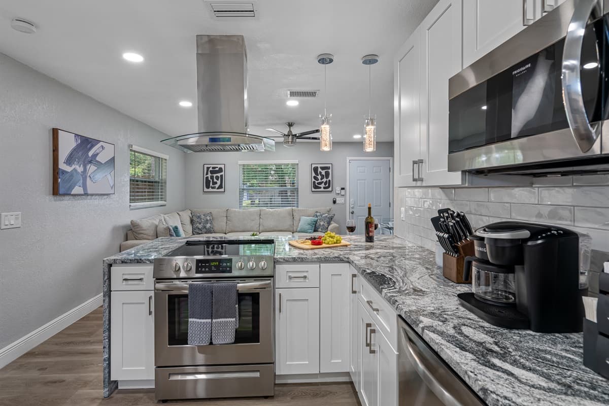 Great meals are best shared with family and friends! Never feel cramped in this wonderful and spacious kitchen! If you have any questions regarding the property, send us an inquiry!