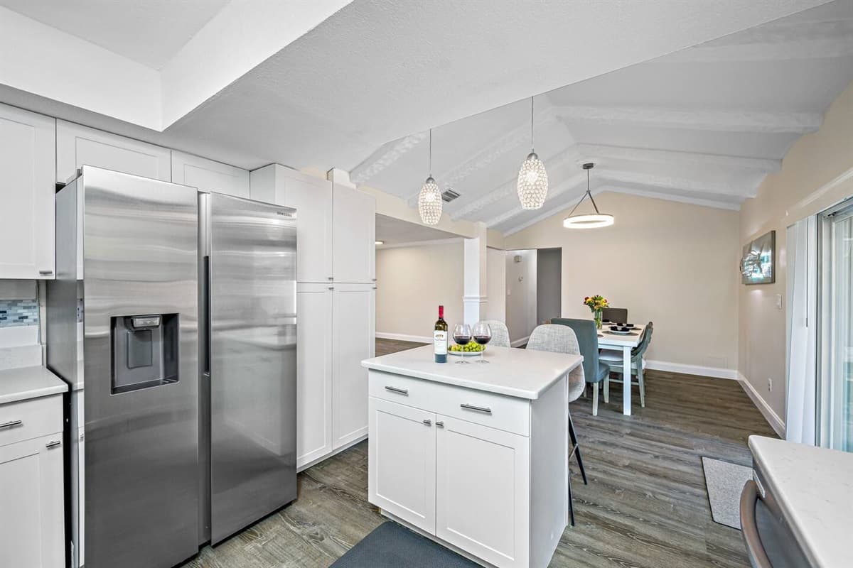 Never worry about where to store foods you've prepared for the entire trip. This beautiful property has a huge modern refrigerator to store foods and beverages. If you think this property suits your needs, send us a message now!