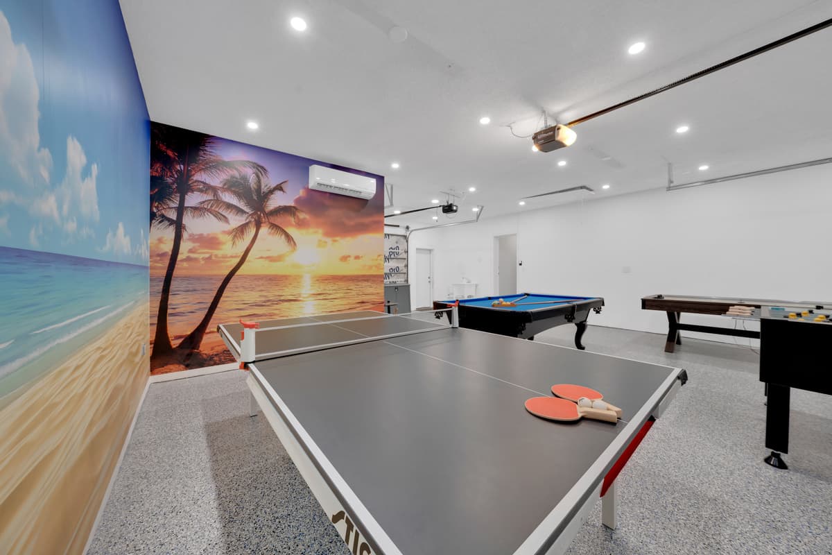 Show off your quick reflexes at ping-pong! A guest favorite, ready for fast and dynamic matches throughout your stay. Come break records in our spacious game room!