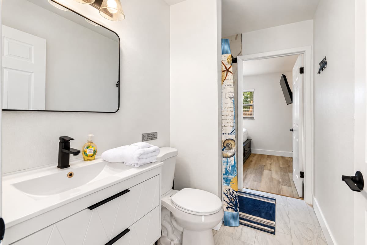 This bright and airy studio unit combines functionality with flair—ideal for guests who appreciate comfort, independence, and a splash of style.