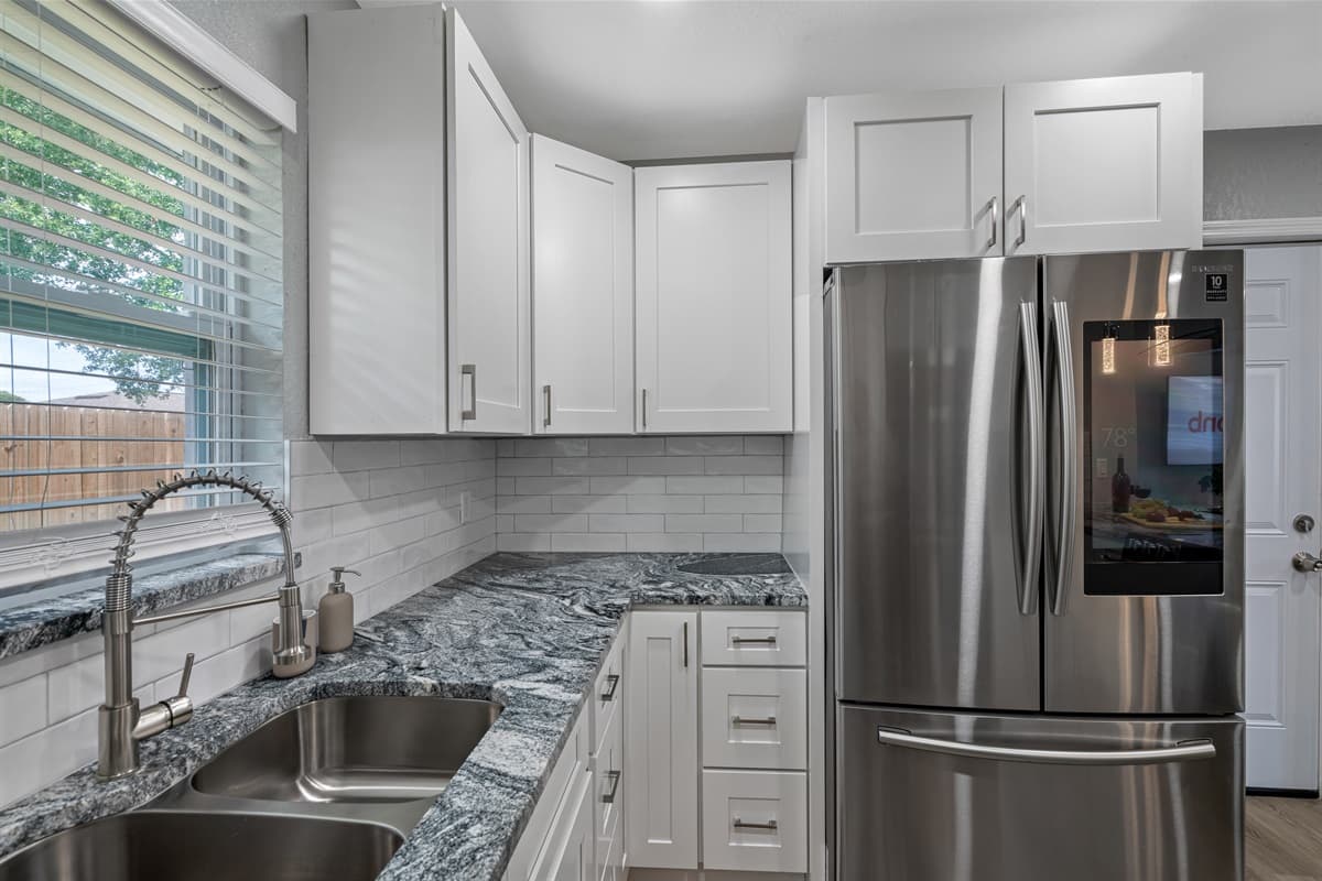 Never worry about where to store foods you've prepared for the entire trip. This beautiful property has a huge modern refrigerator to store foods and beverages. If you think this property suits your needs, send us a message now!