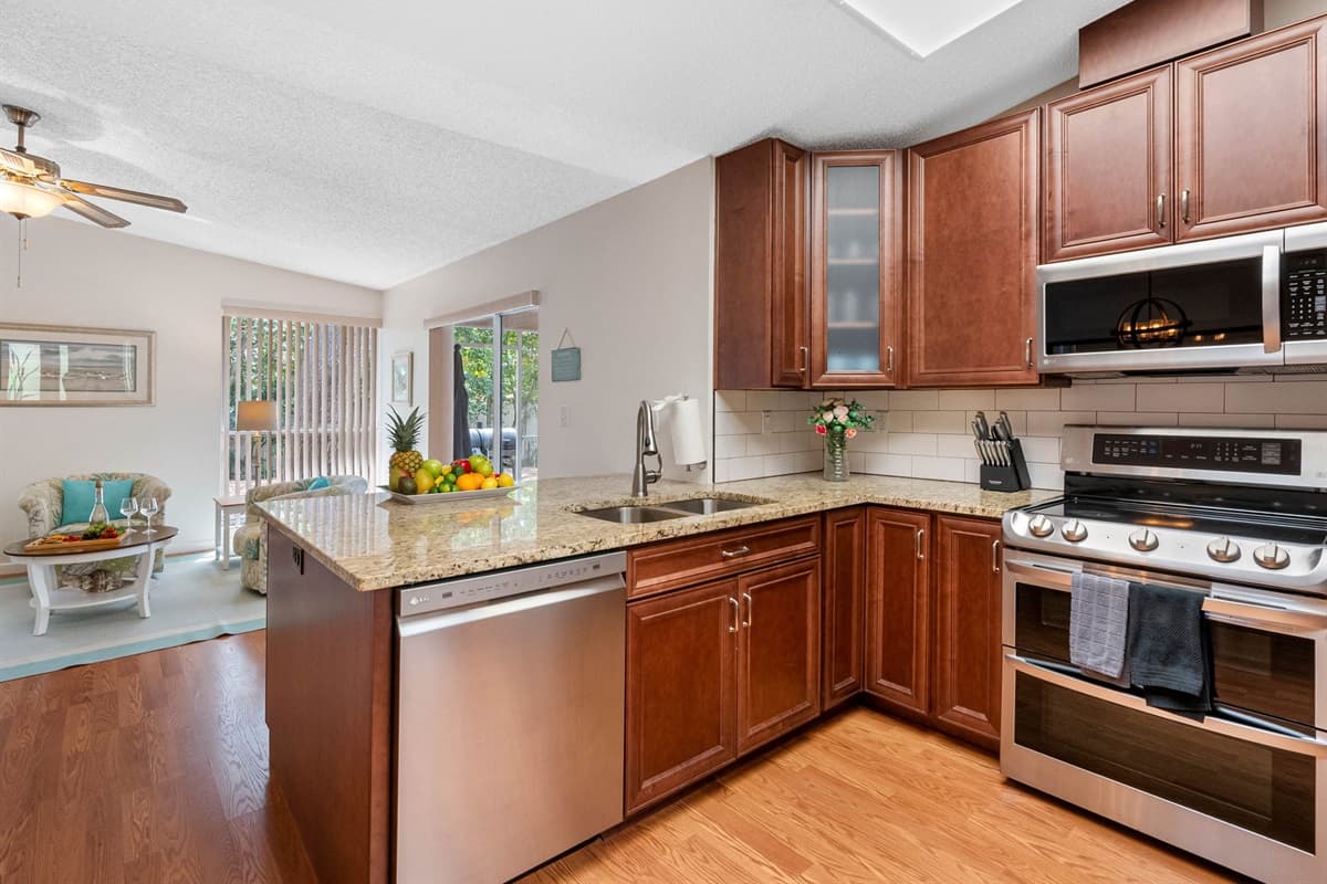 ​The kitchen is meticulously designed to cater to all your culinary needs, featuring a comprehensive array of modern appliances and tools that make preparing home-cooked meals both convenient and enjoyable.