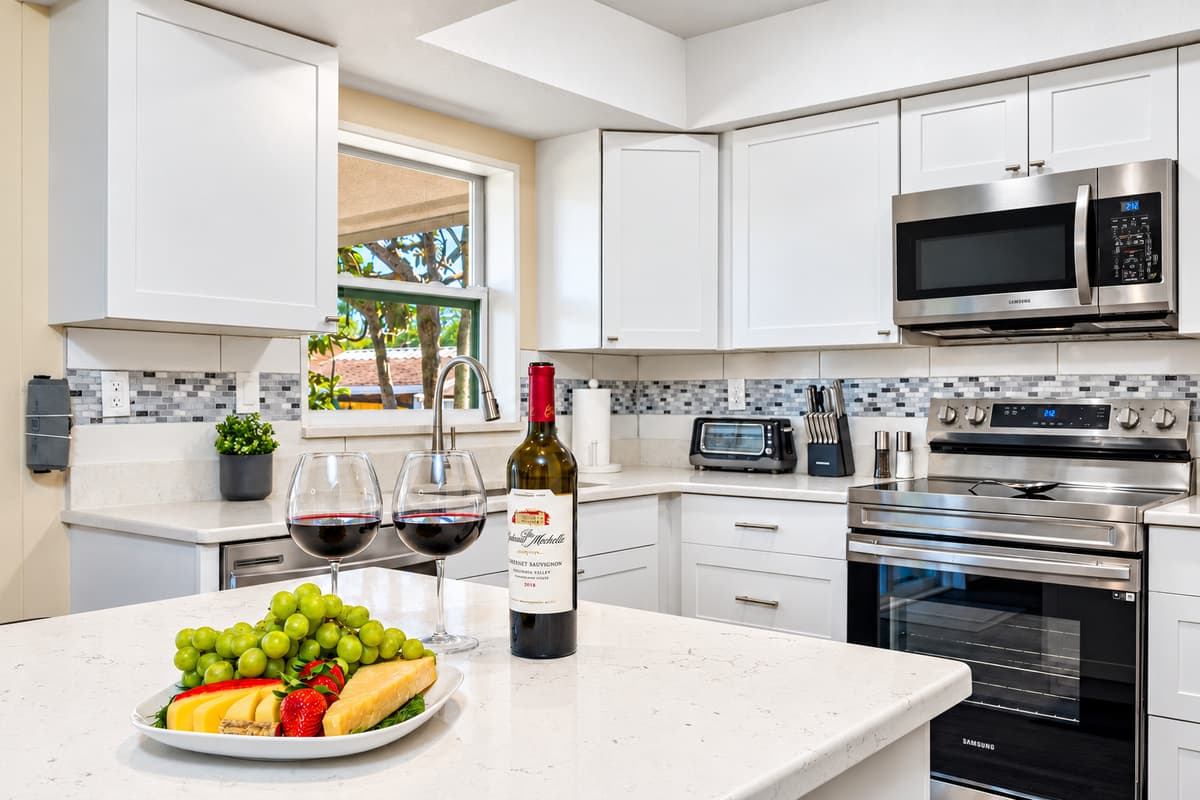 Make memories and great food in this beautiful property that has a modern fully equipped kitchen. Channel your inner chef and have great meals with family and friends.  If you are interested in this property, send us a message!