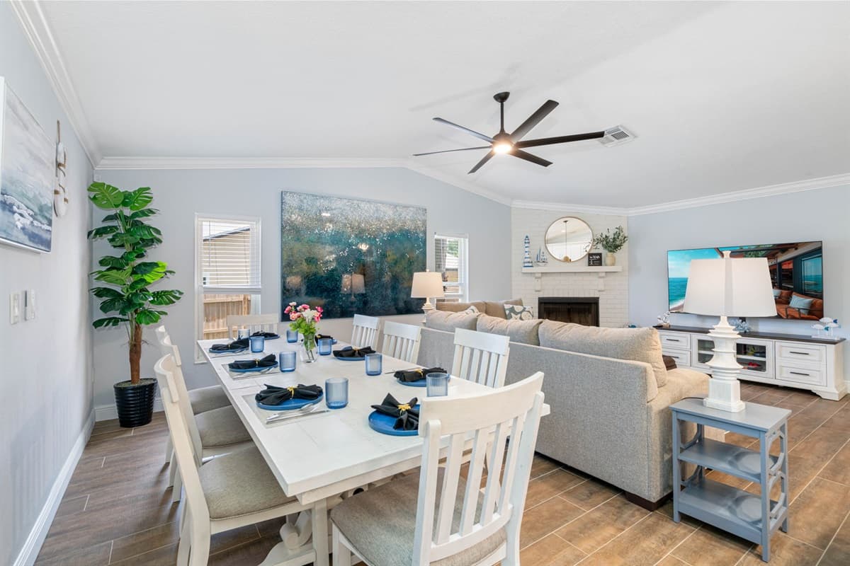 This dining area offers both functionality and elegance, enhancing the overall dining experience.