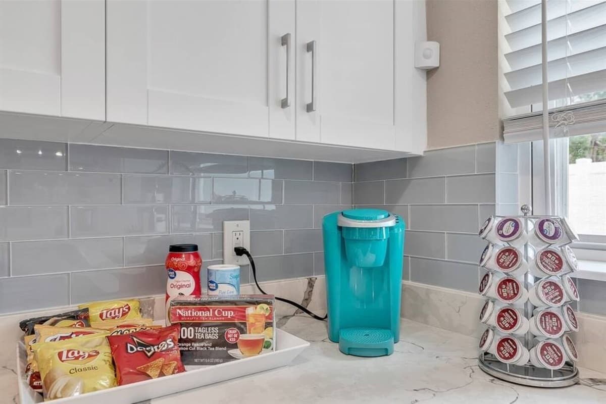 Who doesn't love a good cup of coffee in the morning? Or tea for that matter? Or toast for breakfast perhaps? Our kitchen is equipped for you guys! If you have any questions, don't hesitate to send us a message!