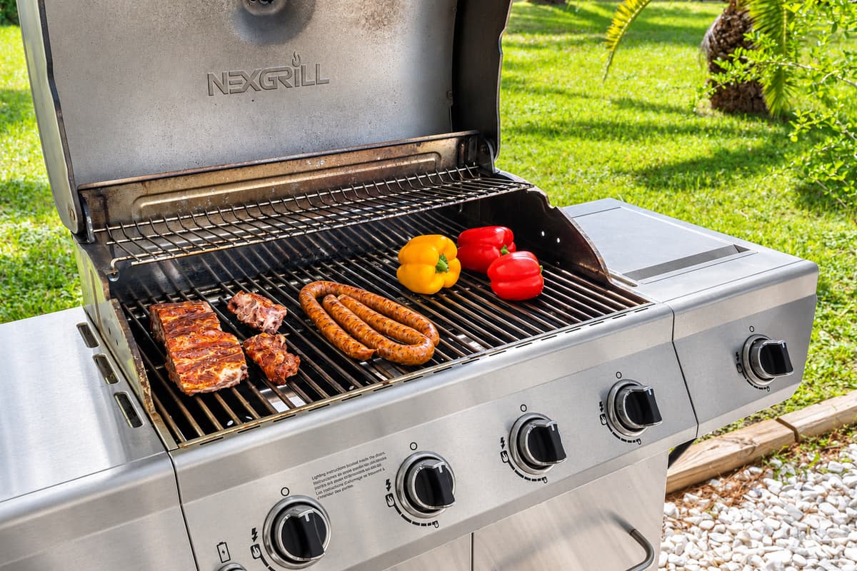 Equipped with a stainless steel grill and ample seating, this outdoor space is ideal for hosting barbecues and gatherings with family and friends.