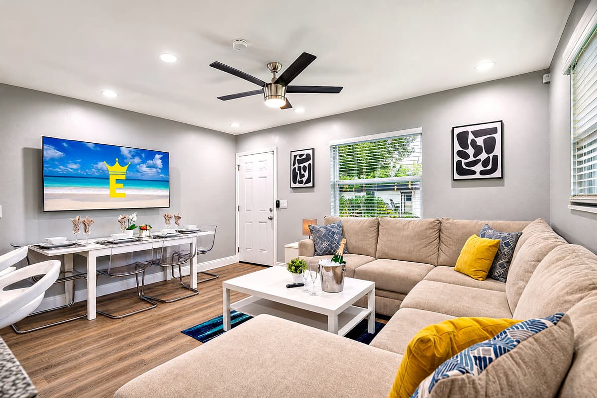 We have an elegant L-shaped couch that is spacious enough to make everyone feel comfortable and relaxed. Make memories with family and friends! Don't hesitate to send us a message! Book now!
