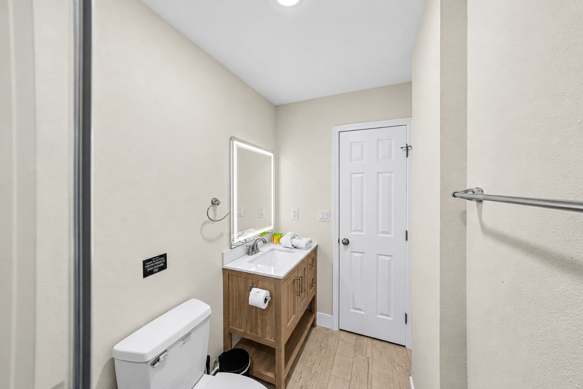 Convenient full bathroom with a spacious vanity and modern finishes.