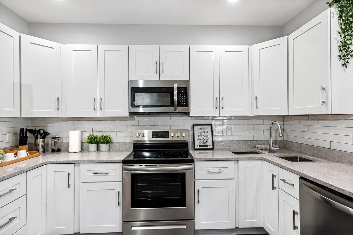 Our immaculate, fully equipped kitchen that has everything you would need to channel the inner chef in you. You like what you see? Send us an inquiry as soon as possible!