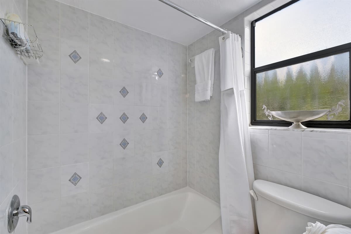 The bathroom's flooring is made of durable, slip-resistant tiles, chosen for both their functionality and aesthetic appeal.