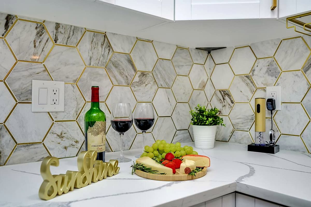 Stunning Kitchen that has everything that you would need to prepare your meals any time of the day. Nothing beats home cooked meals with family and friends. Interested in this property? Please send us an inquiry today!