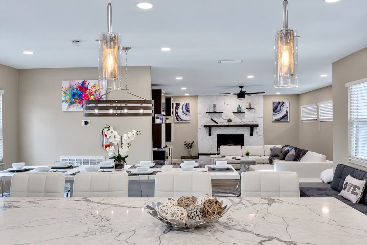 What a great view from the kitchen! The open concept will let you see what others are up to in the dining and living area. Send us an inquiry now!