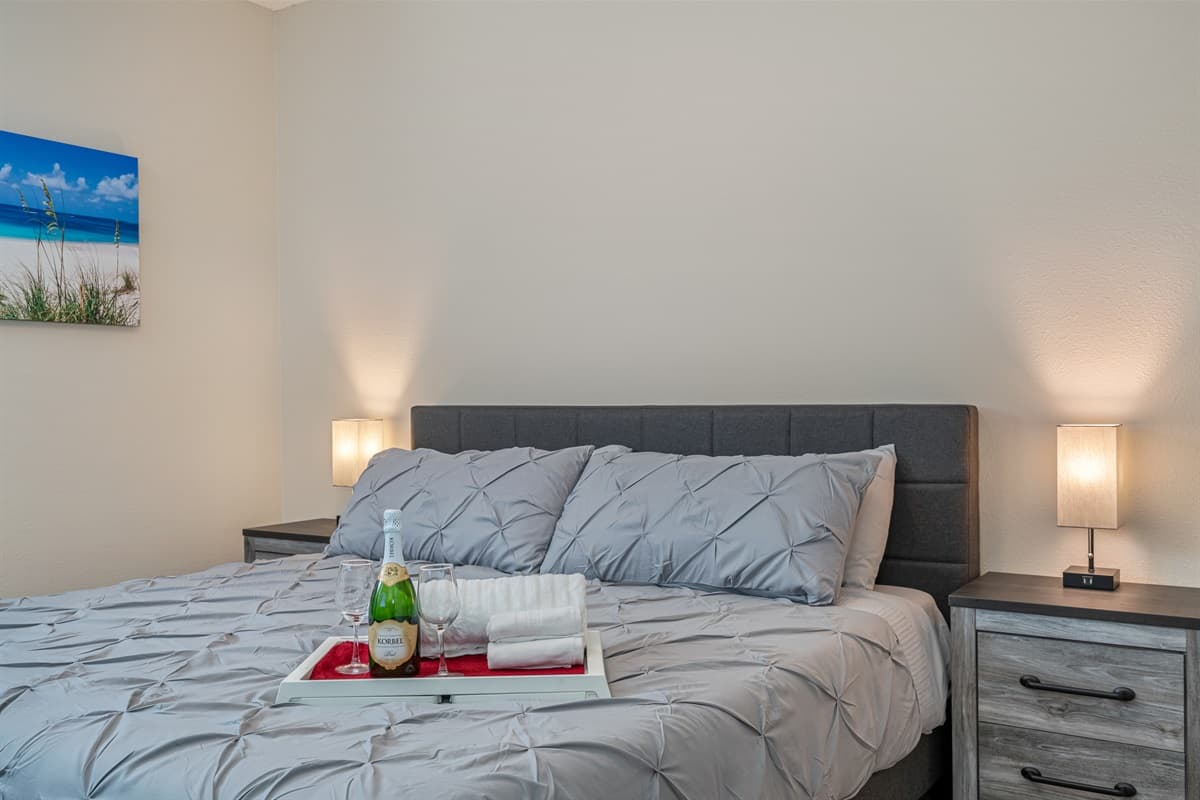 The beautiful room has a king -size bed, drawers, bathroom, and its own smartTV. Who wouldn't want a comfortable room to rest in after a long day of activities with family? If you like what you see so far, send us a message as soon as possible!