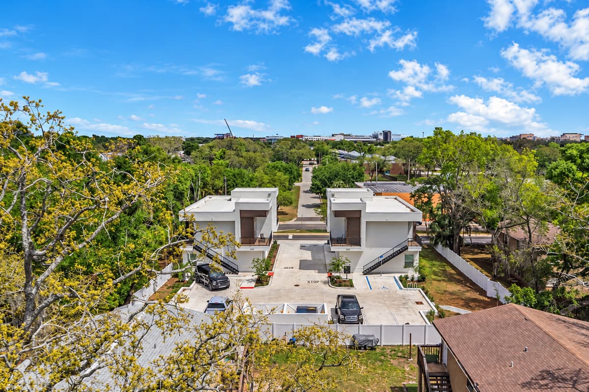 A green pocket in North Tampa. From above, KaSa sits tucked among mature trees in the University district. Quick I-275 access puts Downtown Tampa, St. Pete, and the Gulf beaches within easy reach, then home to calm.