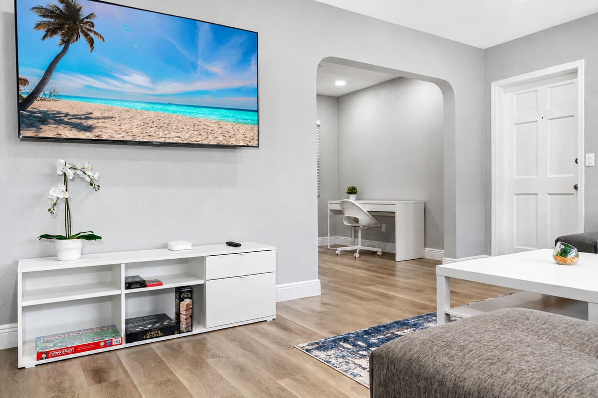 Modern living room equipped with a large flat-screen smart TV where you can watch your favorite movies or series. Have a great time with family and friends!